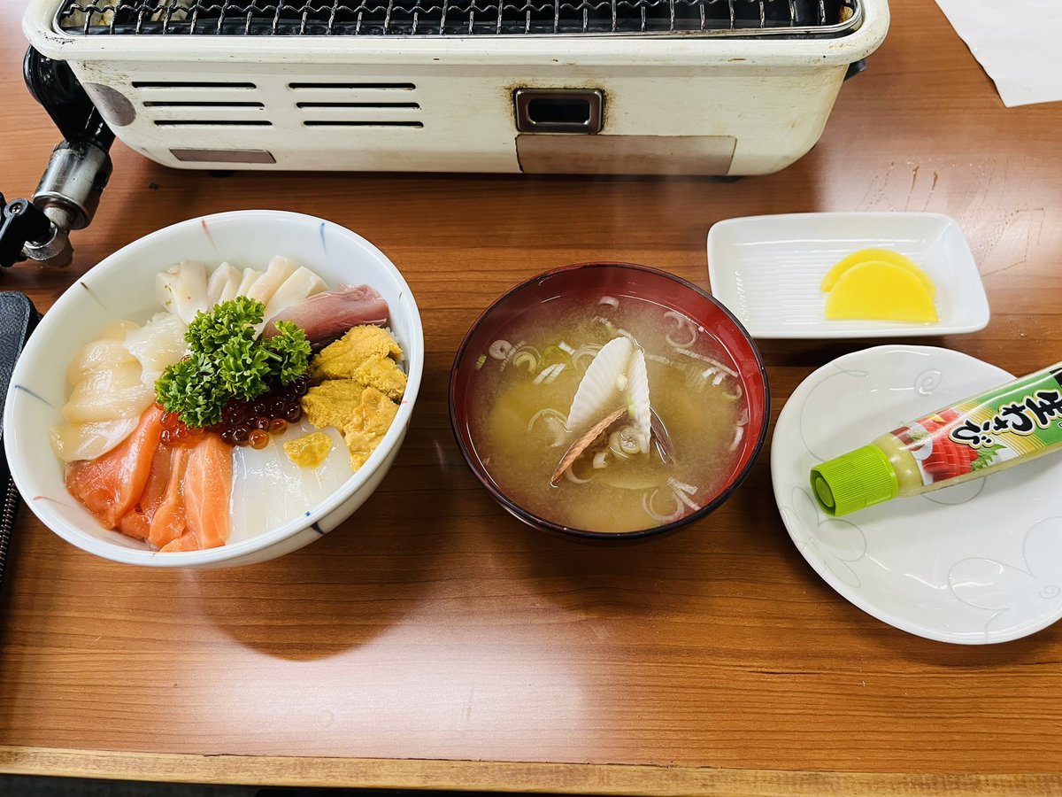 natu1746's tweet photo. 北海道ツーリング3日目終了
走行距離380km
限界が来て一人で叫んでたのは…
あと、ウニが食べれるようになりました。
本場は全然違う！！ https://t.co/QRAICqvMIt