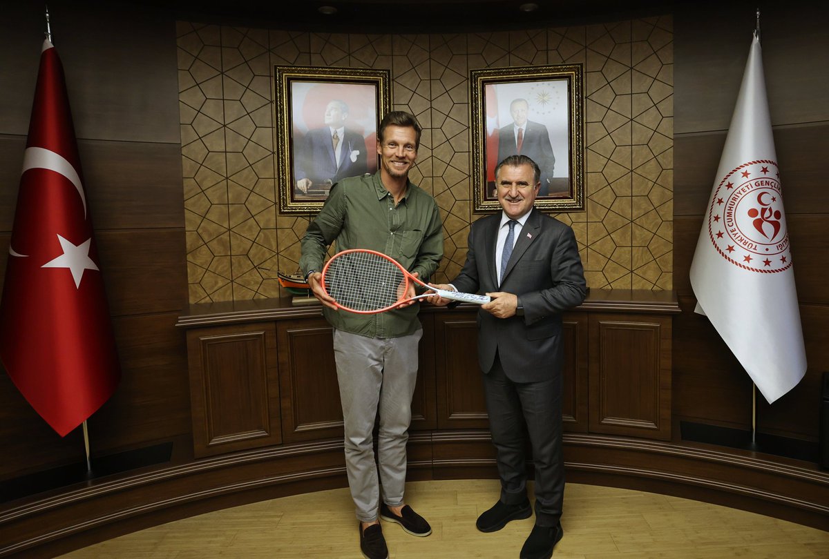 TTForgtr's tweet photo. Gençlik ve Spor Bakanı Dr. @OA_BAK, dünya eski 4 numarası Tomas Berdych'i kabul etti.  Federasyon Başkanımız @TTFCengizdurmus ve eski tenisçi Amit Naor da görüşmede yer aldı.

Sayın Bak'a misafirperverliği ve destekleri için teşekkürlerimizi sunuyoruz. 

🔗https://t.co/BTE0Kfe6Yf https://t.co/RuZxu5si7Q
