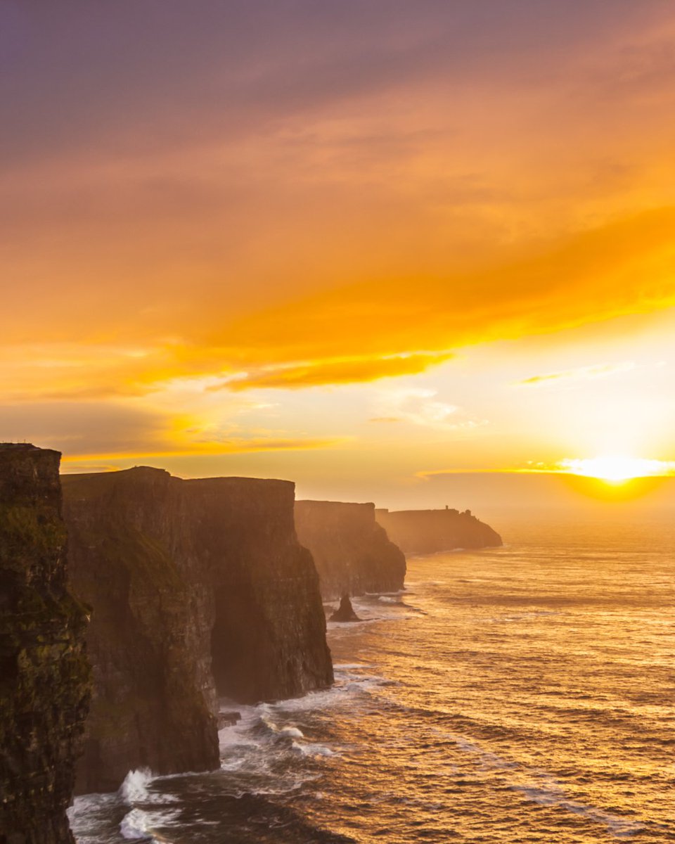 Every sunset is an opportunity to reset...💚
📍 Cliffs of Moher, County Clare

#BandBIreland #cliffsofmoher #sunsets