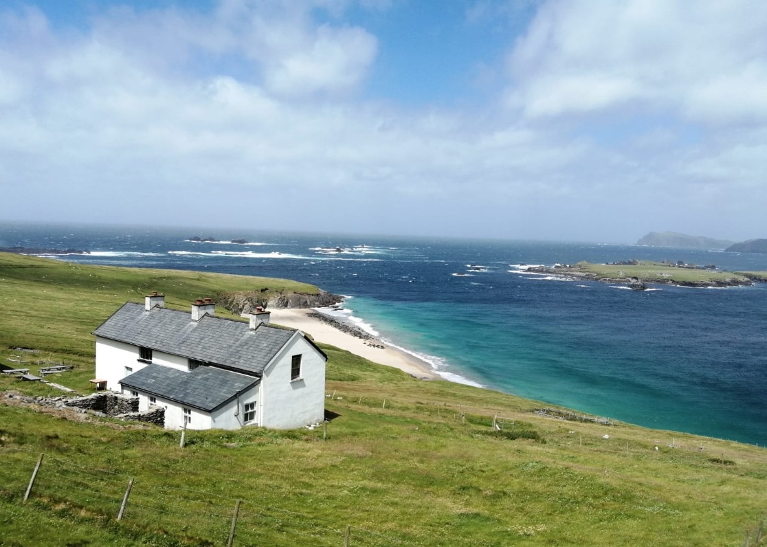 Simple, splendid, traditional, contemporary, quirky or quintessentially Irish, there’s a perfect self-catering home from home waiting for you on the island of Ireland 

Discover 10 great self-catering spots on the island of Ireland➡️bit.ly/3OZJhwH

#DestinationIreland