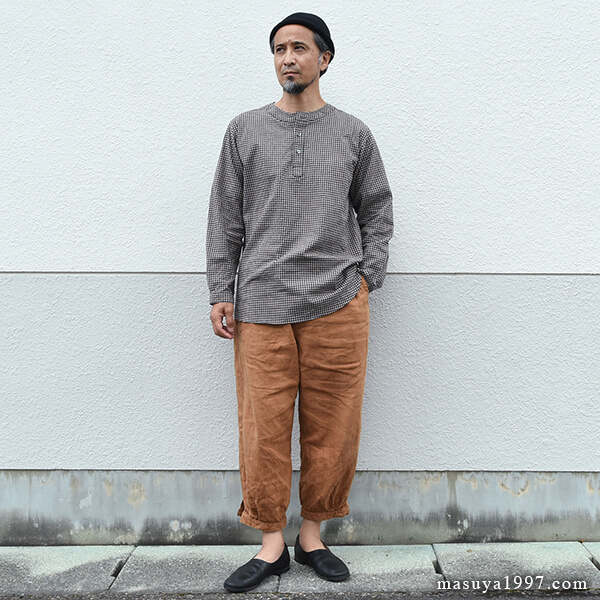 MASUYA1997's tweet photo. ジャンゴアトゥール８月の新作
 “antiqued german linen shirt Ⅱ”今日はginghamcheckを着ています。
コットン67%･リネン33%のやや薄手の生地。
軽めながら適度なハリとコシ。
ジャケットやコートのインナーにも最適でコーディネートしやすいですよ～　通年着用可能です。

https://t.co/swffEHD6ge https://t.co/pbqKmoYQKk
