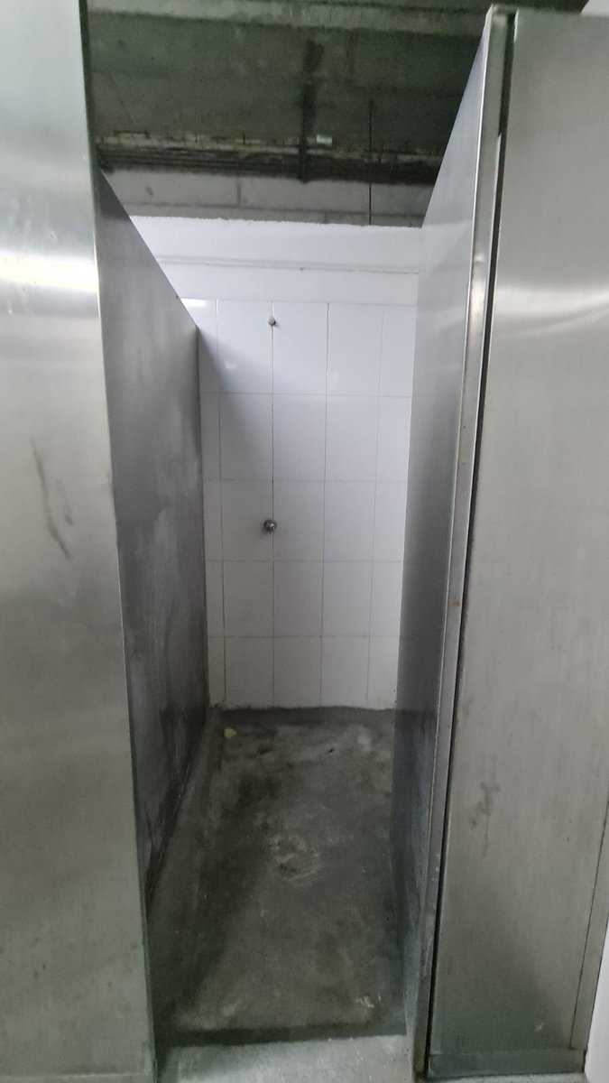 DMontealegre25's tweet photo. @inredsantamarta En efecto estos son los excelentes escenarios deportivos de los que se ufana Fuerza Ciudadana, debería darles pena seguir engañando a la gente y teniendo en estas condiciones a los deportistas. Por si acaso, este es el Complejo Acuático Vida. https://t.co/p2arydyKvT