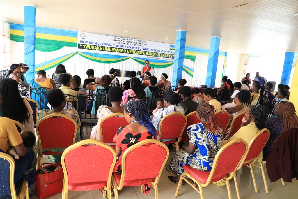 CRutsiro's tweet photo. Nonaha kuri Hotel Ibigabiro Hari kubera Inama Rusange y'Inama y'Igihugu y'abagore  Ku rwego rw'Akarere Aho itangijwe k'Umugaragaro n'Umuhuzabikorwa wa CNF Ku rwego rw'intara @RwandaWest Mdme Kayitesi Dative @promulindwa @RutsiroDistrict @RwandaGender https://t.co/rwNwsHThK9