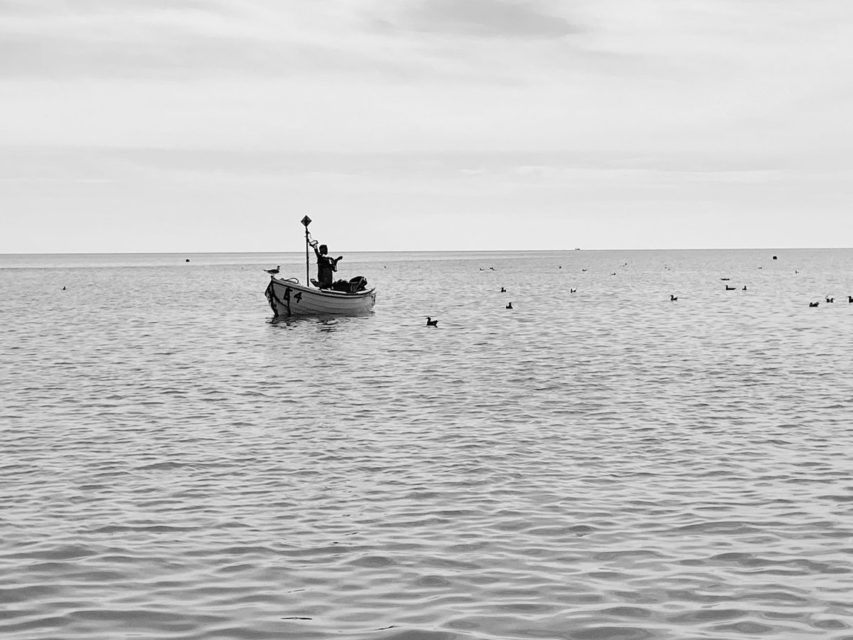 sheptinstall's tweet photo. Unbroken sunshine, still water, gulls bob patiently next to inshore fishing boat
#eastdevon #jurassiccoast #sw660 https://t.co/VLTvGbMzKX