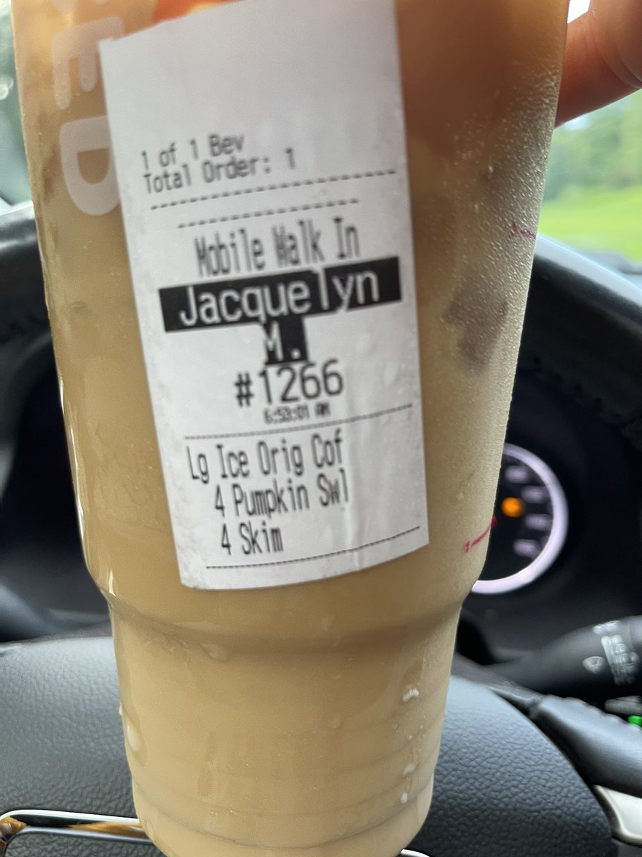 JackiMader's tweet photo. It’s the most wonderful time of the year! #pumpkinspice #dunkin https://t.co/0cJ7nMh3Jz