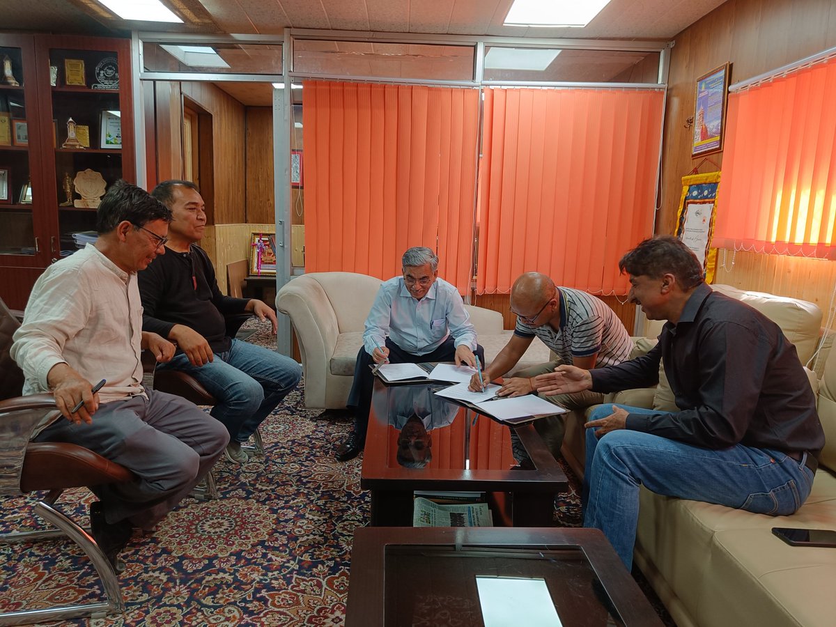 ULadakh's tweet photo. The University of Ladakh signed a MoU with @LEH_NIELIT on 16 August,2023. To promote interaction between NIELIT-Leh/Kargil and the University of Ladakh in mutually beneficial areas. https://t.co/f1OLGUejpD