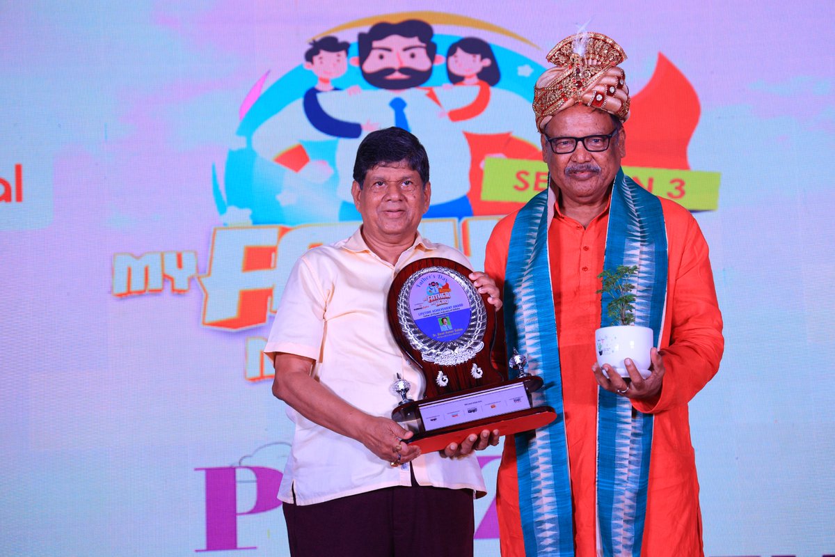 frozit_india's tweet photo. An Evening of Honours and Congratulations: Celebrating our esteemed MD Dr. Sarat Kumar Sahoo Sir, as the Father of Masala in Odisha.

In a monumental moment, Mr. Soumyaranjan Pattnaik Sir, Chairman of Sambad Group, presents the Lifetime Achievement Award. 

#Ruchifoodline #ruchi https://t.co/b9u3krhCaf