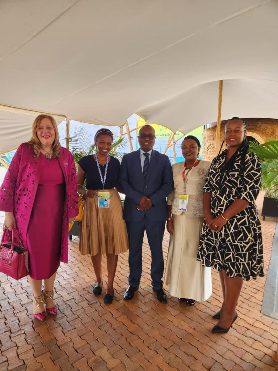 AdelphineAbewe's tweet photo. It is with a great pleasure meeting and chatting with you all.
@Ngabitsinze @PSF_Rwanda @JeanneFM1 @uwumukiza11 #GBF2023Rw @RDBrwanda @RwandaTrade
Let's produce, produce and #produce 👍 #wereone https://t.co/jYhkvit7IR