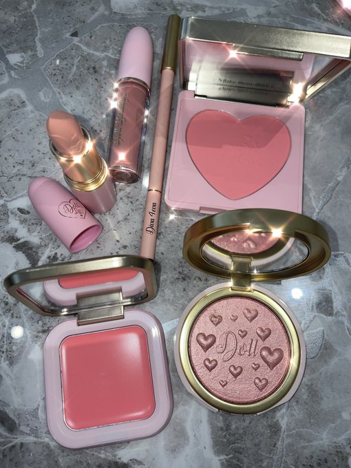 Surprise packages from my girl!! Made my day!! 🥹💖🎁 @christimayuk https://t.co/S1syKEFKjA