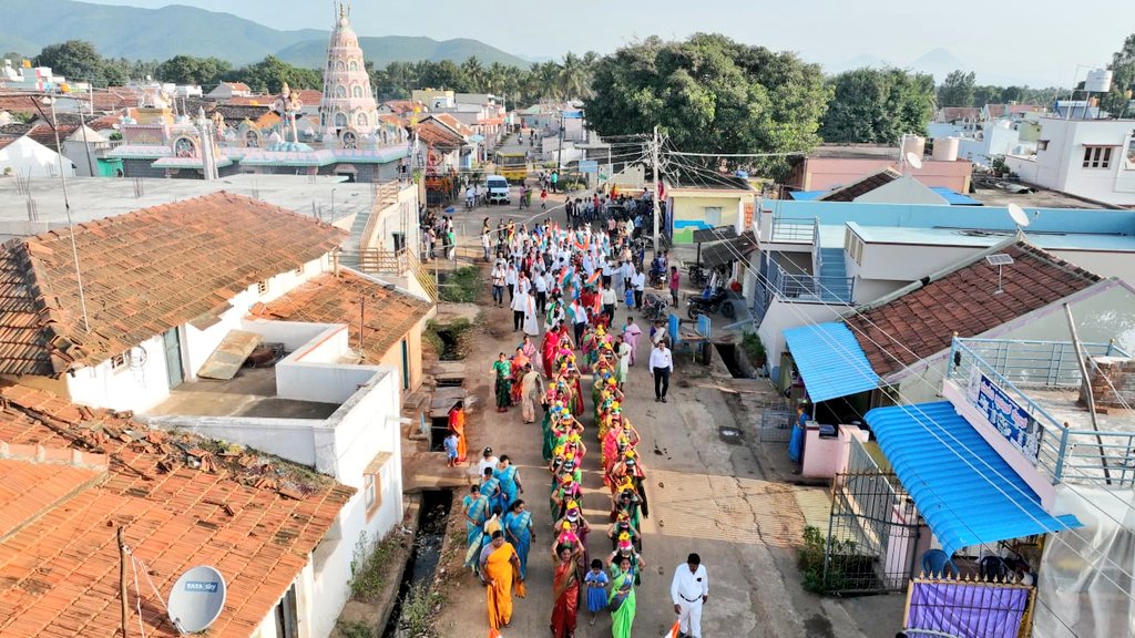 MgnregsK's tweet photo. ಅಮೃತ ಸರೋವರದ ದಂಡೆಯಲ್ಲಿ ಸ್ವಾತಂತ್ರ್ಯ ಸಂಭ್ರಮದ ಆಯ್ದ ಚಿತ್ರಗಳು
ಗ್ರಾಮಸ್ಥರಿಂದ ತಿರಂಗಾ ಯಾತ್ರೆ, ಶಿಲಾಫಲಕ ಸ್ಥಾಪನೆ, ಪಂಚಪ್ರಾಣ ಶಪಥ ಬೋಧನೆ
ಸ್ಥಳ: ಹಿರೇಗೌಜ ಗ್ರಾಮ ಪಂಚಾಯಿತಿ, ಚಿಕ್ಕಮಗಳೂರು ತಾಲೂಕು. ಚಿಕ್ಕಮಗಳೂರು ಜಿಲ್ಲೆ. 
#IndependenceDay2023
#AmritSarovar 
#MeriMaatiMeraDesh
#MGNREGSK https://t.co/KrvjODzSTs