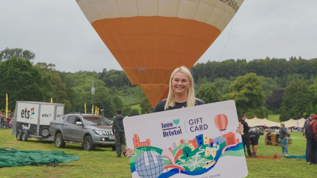 🩷 @BristolBID, @RedAndTempleBID & @bristolshopping who gifted Love Bristol gift cards to our pilots for putting on a show for us all. 👏We really couldn't do this without you, and on behalf of Bristol and the Fiesta, we can't thank you enough 🙏