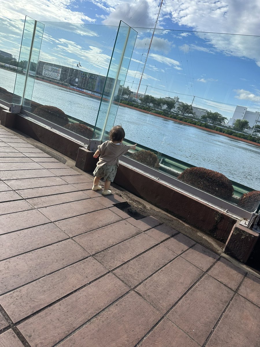 unix522's tweet photo. 正月ぶりの戸田ボート☺️
知らない場所くらい綺麗になっちゃったけど、ずっと大好きな場所☺️
子どもの頃から来てた場所に子ども連れて来るのはエモいなぁ🥲 https://t.co/AerNPmXa2e