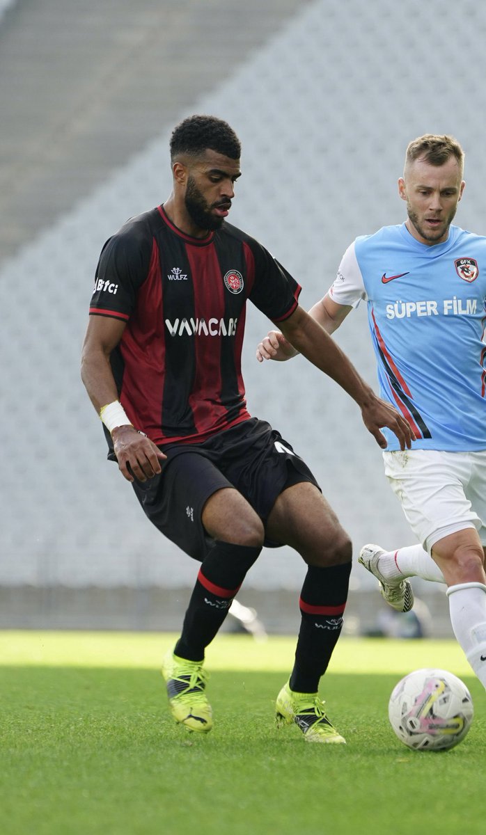 ts_avare's tweet photo. Trabzonspor Rayyan Baniya için Karagümrük kulübü ile 2,5 milyon euro seviyelerinde anlaştı. Oyuncu bu gece Trabzon'a gelecek.
#RayyanBaniya #Karagümrük #Trabzonspor https://t.co/11nus6Act5