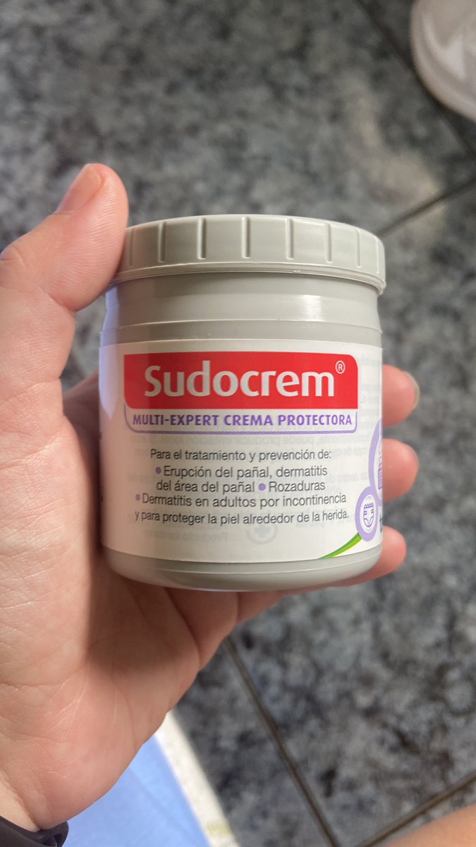 mini87227008's tweet photo. @cuchuletamia Os recomiendo la crema de “sudocrem” para los roces, va bastante bien y la he conocido por mi suegra. Adjunto foto https://t.co/midE2s4JE7
