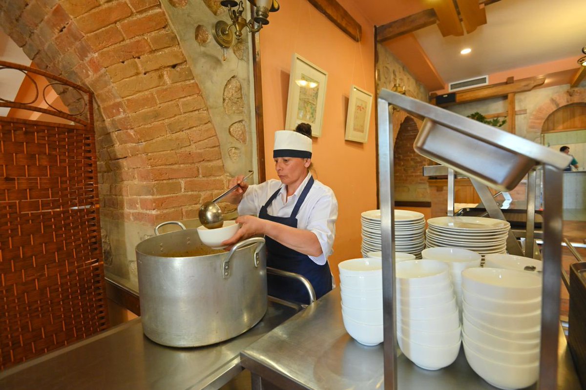 A charitable canteen began its work in Stepanakert in order to provide food to the most vulnerable social groups. 
#ArtsakhBlockade