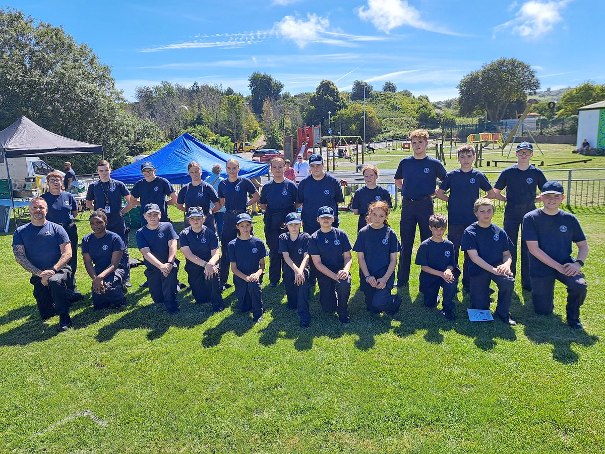 KentPoliceDover's tweet photo. Today, Officer Mark Ball is supervising Cadets from #JuniorPoliceCadet & #DoverVPC at this years community event #TowerHamletsFunDay #Dover Why not pop down and join in the festivities @NationalVPC https://t.co/IXbbWBwmCX