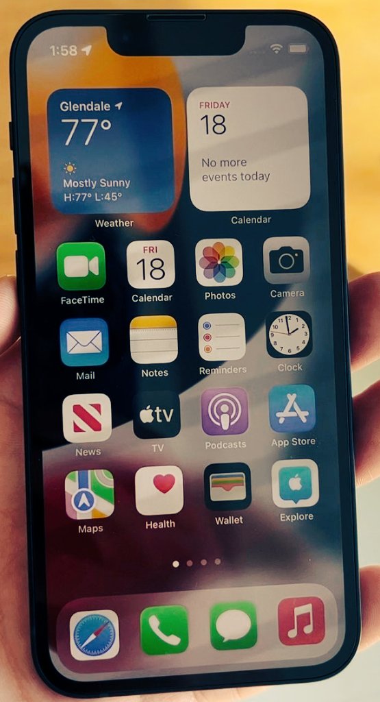 GWorld95831's tweet photo. 📱Mini or Mighty? 🤷‍♂️ The debate continues: Should Apple make a new iPhone mini? Compact convenience or larger-than-life features? Let your voice be heard! #iPhoneMiniDebate #TechTalk #AppleInnovation https://t.co/P79Dhnyrp7