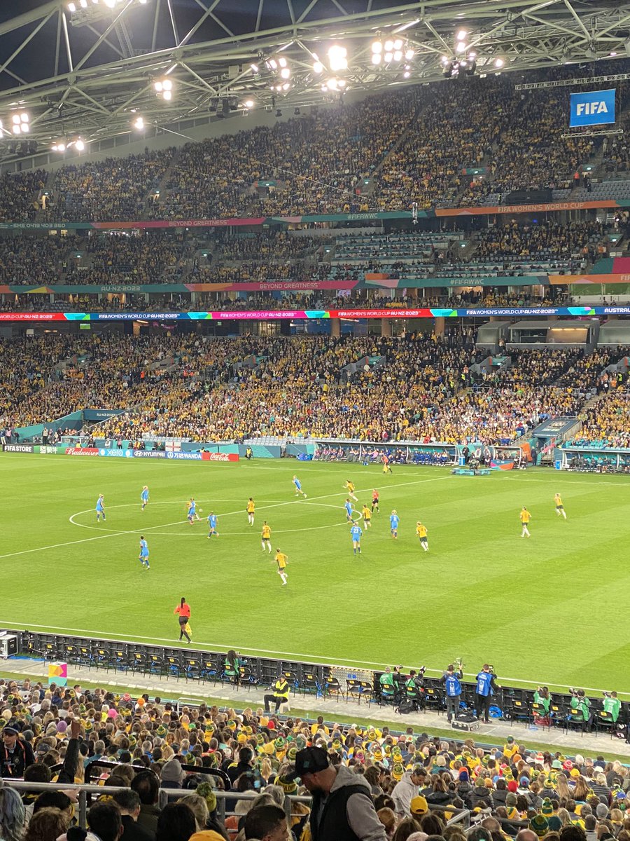 Incredible atmosphere for 🏴󠁧󠁢󠁥󠁮󠁧󠁿v🇦🇺 #wwcnow