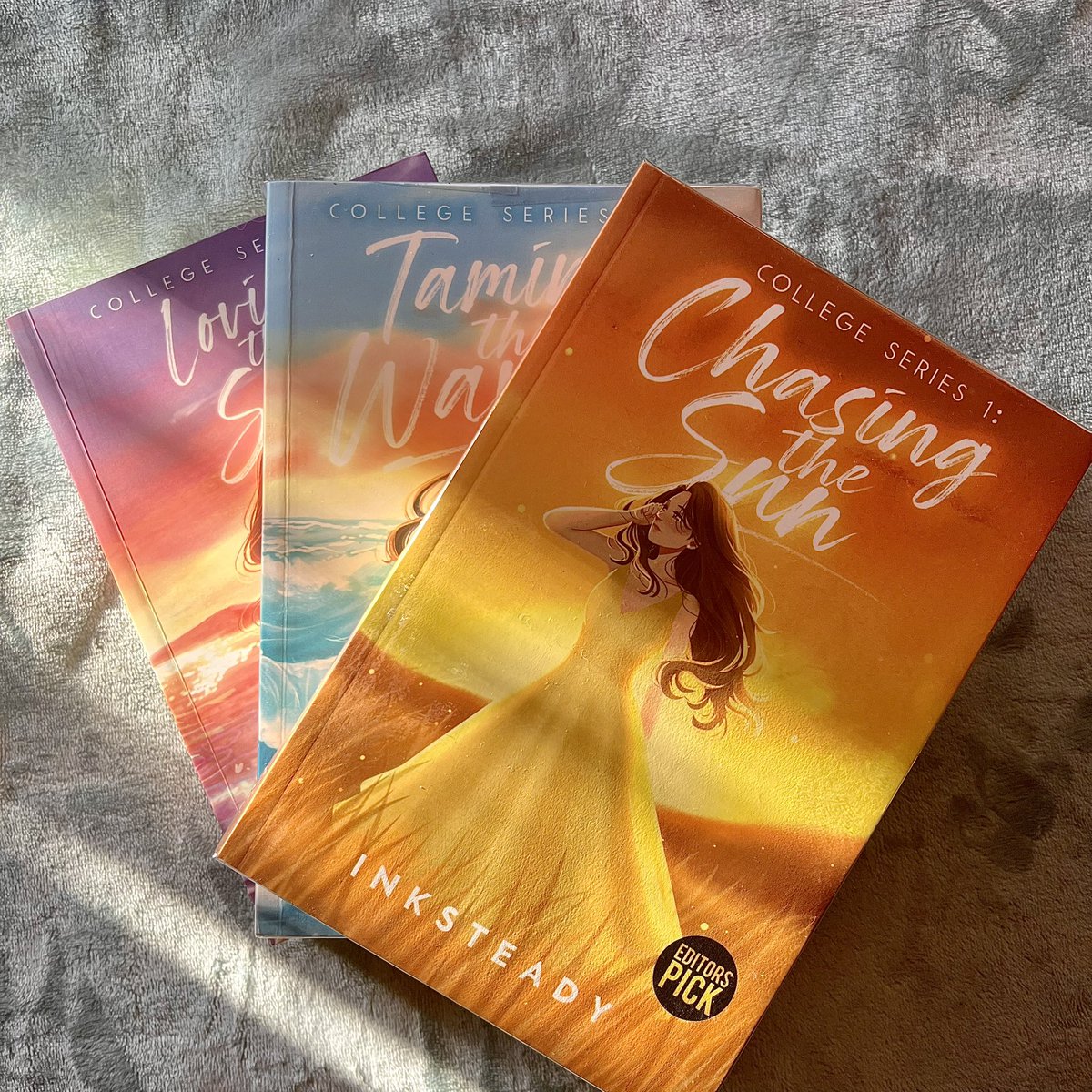sloanemarii's tweet photo. ❥ college series one to three ✿
by @inksteadywp 

chasing the sun ☀️ 
taming the waves 🌊 
loving the sky ☁️ https://t.co/LW4sLcrv7t