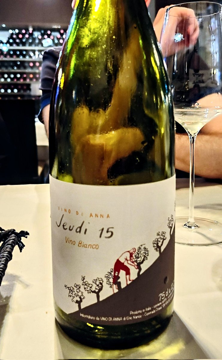 DexteryOlivia's tweet photo. VINAZOS los que se tiene la posibilidad de beber en #LaPiperna ...
Recomiendo hablar con Victoria para indicar gustos y presupuesto
Hay desde joyas de la relación calidad/precio como el Malidea (44€), COS (50€) o Jeudi (50€)... hasta botellones como el Nervi Conterno (95€) https://t.co/O0rGbHqllW