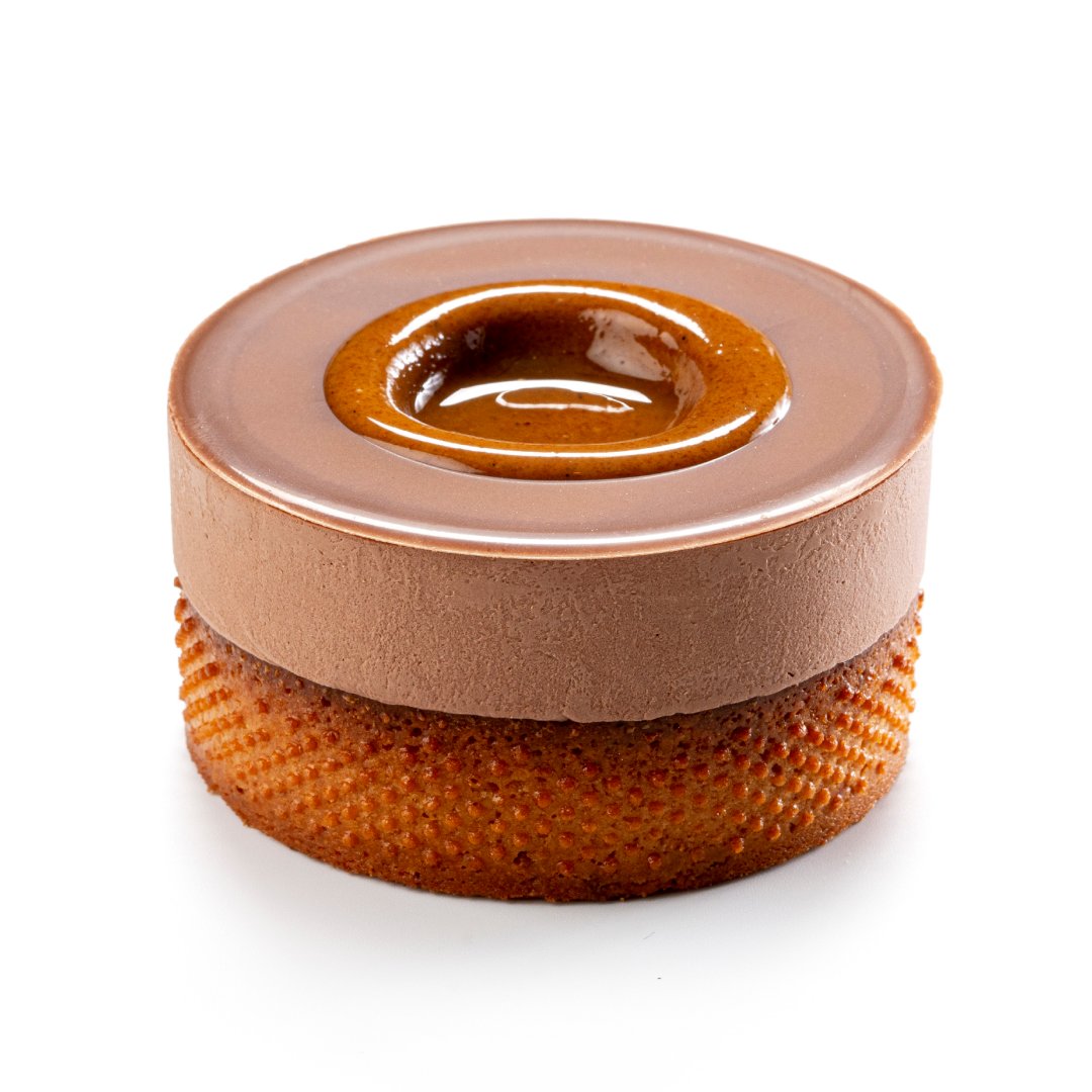 2023 TRENDS
Did you know that today, consumers are seeking multi-sensorial experiences?
This is why Texture has a big role to play!
Texture innovation is a fast-moving trend in the chocolate world.
📷 Creations by Frank Haasnoot
 #CacaoBarry #ChocolateTrends #dessert