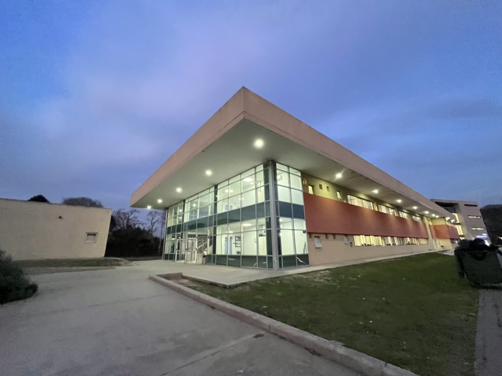 baraibarmicaela's tweet photo. Suiza?
No mi amor, Universidad Nacional de Moreno. Creada ladrillo por ladrillo por @CFKArgentina https://t.co/41nEtq09XE