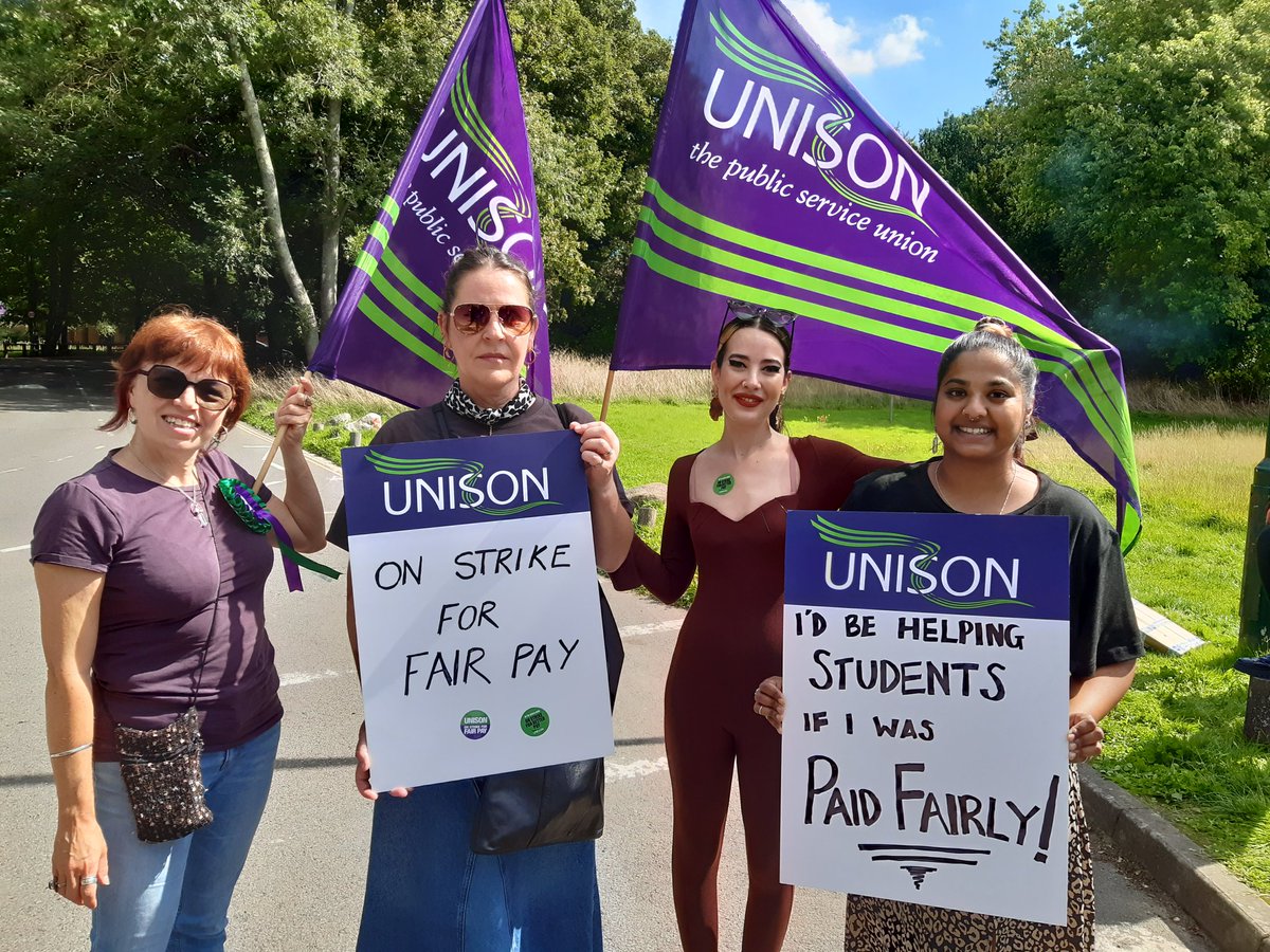 I'd be helping students today if I was paid fairly #UNISON #strike University of Sussex @SussexUnison @UNISONinHE @UNISONSE #Brighton