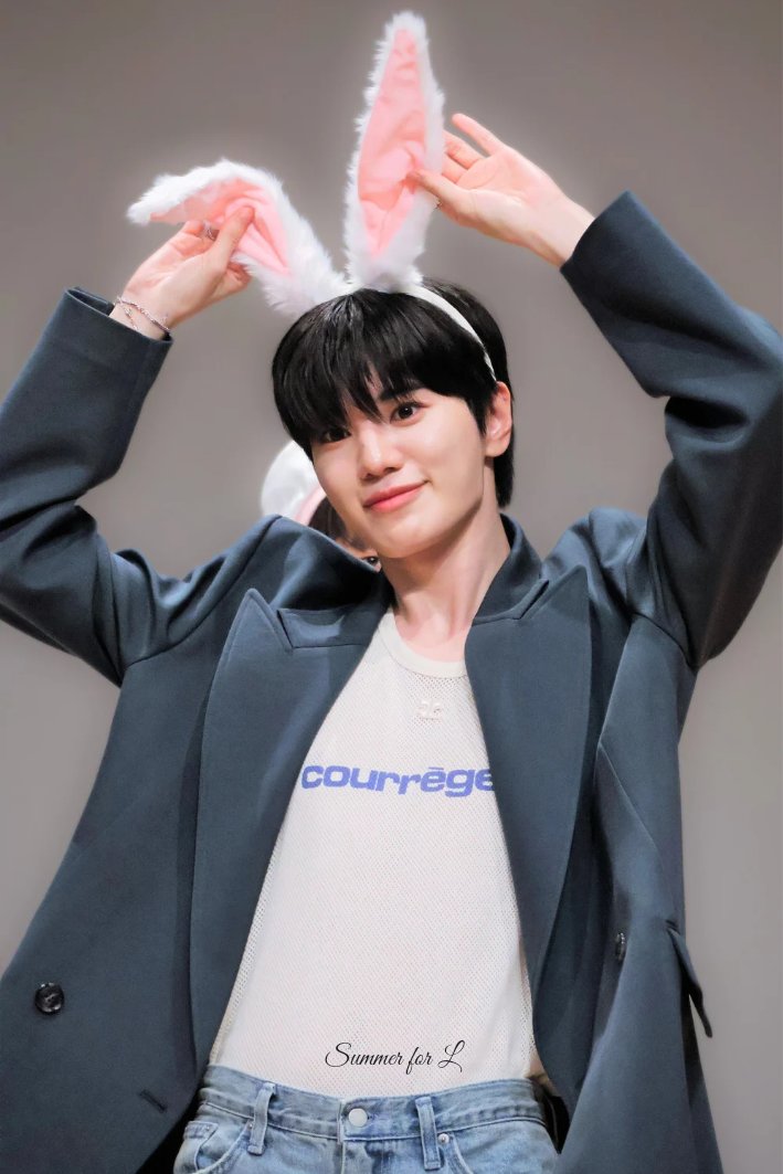 summer_for_L's tweet photo. 23.08.06 사운드웨이브 사인회

🐰🐰 종종이 귀여워 🥰🥰

#이성종 #LEESUNGJONG 
#인피니트 #INFINITE #7th_Mini_Album #Begin #New_Emotions https://t.co/pTECU0EX7Z