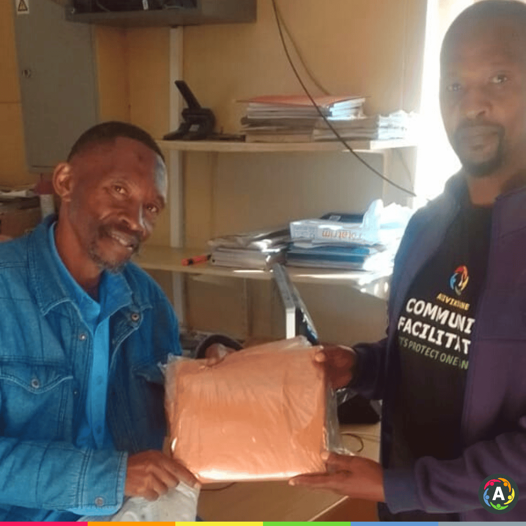 asivikelane's tweet photo. Our partner @botsahabelo the Solid Waste Manager at @Mangaung_Metro. He contributed 60 refuse bags and said refuse trucks will be available in informal settlements. We applaud this partnership and collaboration! #Asivikelane #basicservces #servicedelivery #refuseremoval https://t.co/R4PTxDwlvS