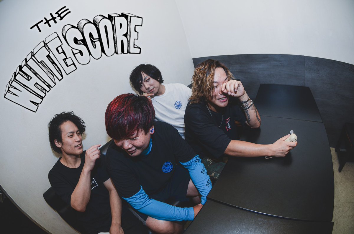 TheWhiteScore's tweet photo. The White Scoreからのお知らせ

ボーカルのけんじ(@KK_E_ga )が脱退しました。
それに伴い9/10のRe:Sail Records presents Re:Start公演をキャンセルさせていただきます。
またこれよりThe White Scoreは無期限活動休止になります。
またいつかペンギンと会える日がくるまで https://t.co/TWDbmYxNNG