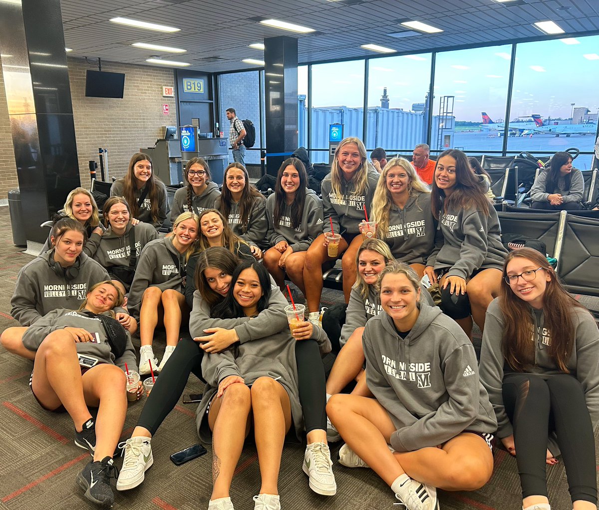 and we are off to California ✈️📍#mustangvolleyball #rollstangs