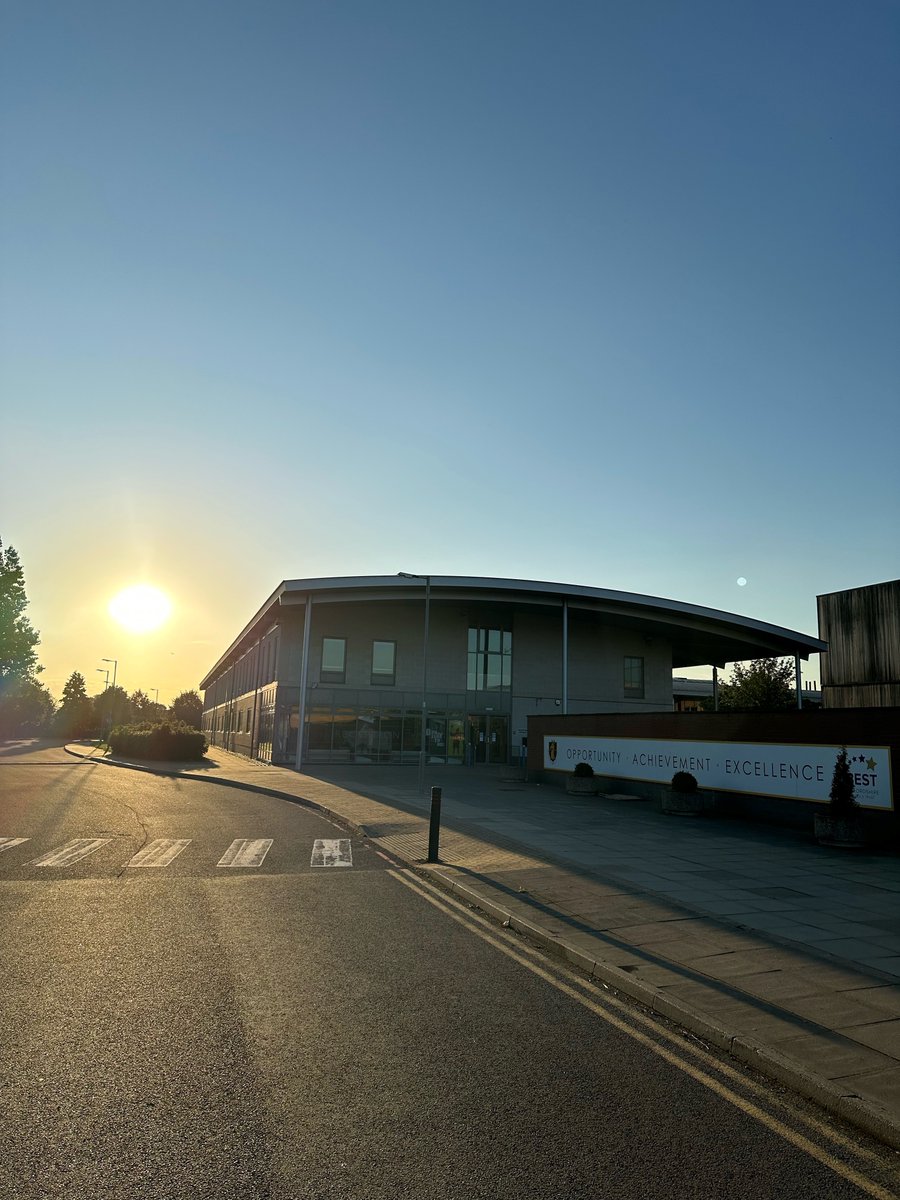 PEL_ICT's tweet photo. It was a beautiful morning for @MattH_PEL ☀️

Matt went in early today to be on hand for the A-Level results download day at @SamWhitAcademy🖥️

Wishing the best of luck to all the A-Level students as they await their results tomorrow. May they be proud of all their hard work!🤞 https://t.co/KBZgqSHado