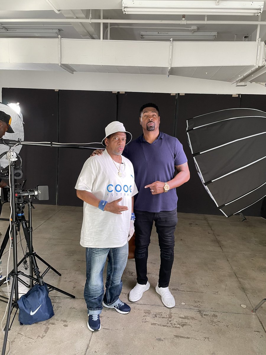 Me in #NewYork on set of the upcoming #HipHop documentary with the first hip hop MC, Coke La Rock, the first hip hop breakdancer Trixie, and the first hip hop B Boy, SASA.

A lot of the lies and myths are getting cleared up
#FBA

✊🏾