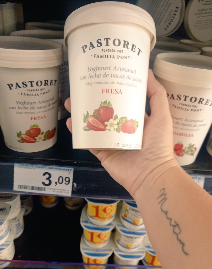 No entenc com després de tantes queixes públiques  #Pastoret tot i ser una empresa ccatalana segueix sense etiquetar en #català 

#SpoilerAlert No l'he comprat