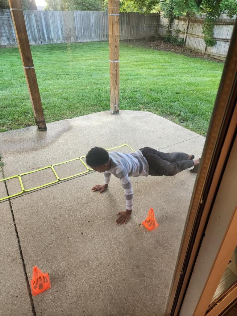 CoachO_Arete's tweet image. #GoodRoleModel

my 10 yo has watched me walk 4.5m every morning &amp;amp; go to the gym 6 days a week...hes seen me coach his older brother in football and life…now he has his own routine...I think I've created a monster!!!

#Priority3Check #MyYoungest #Hardwork