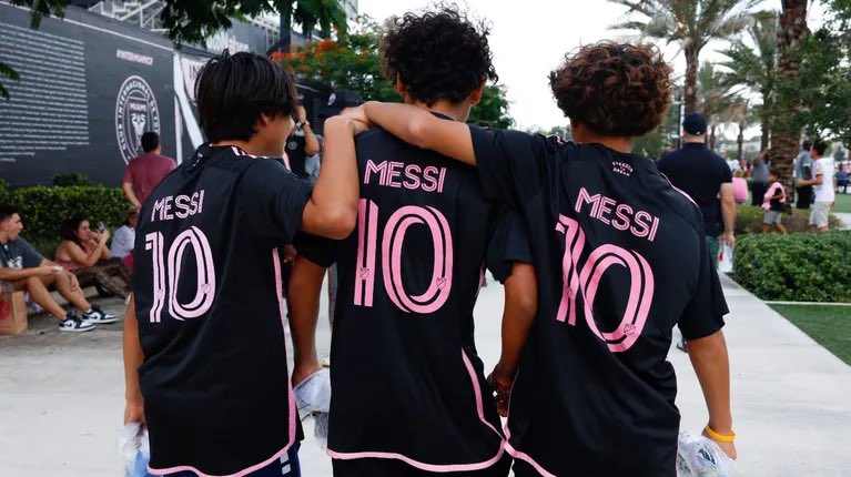 😍Disponible la equipación visitante del Inter de Miami.

💰Desde 29,99€

¡Más información por DM!
goalshirts.com