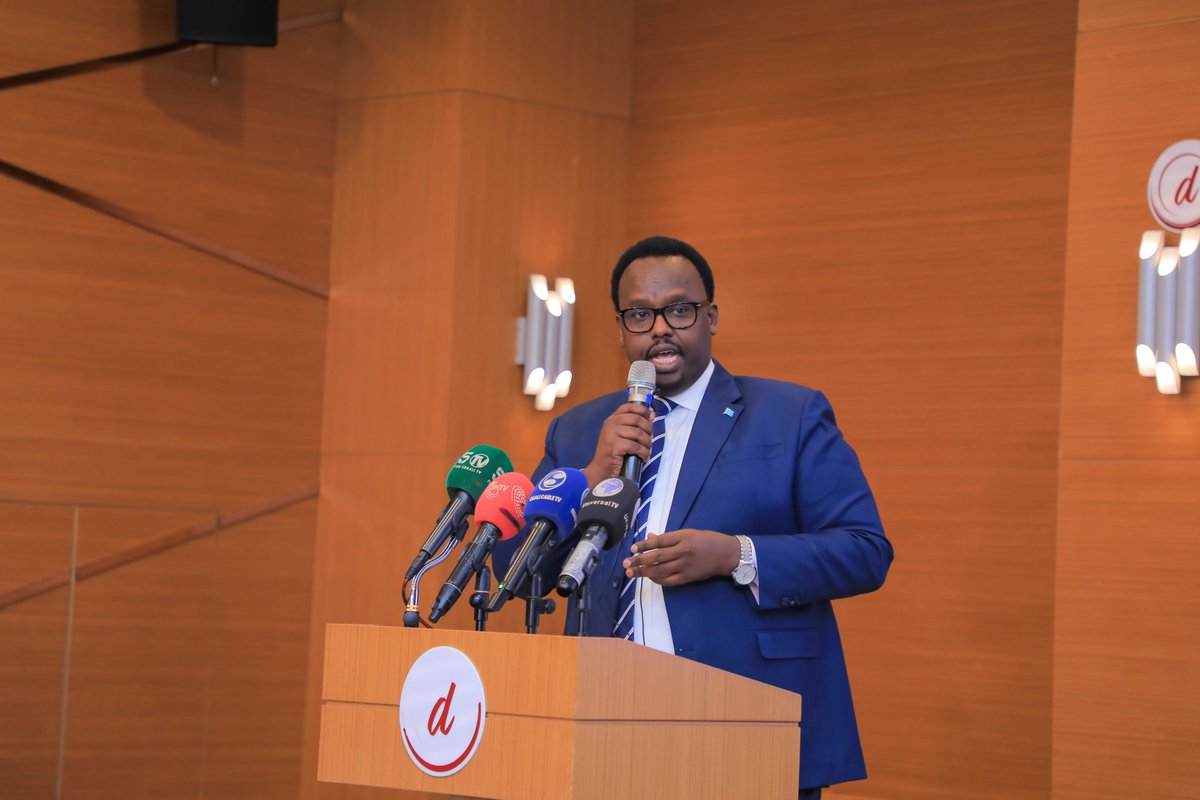 MoPIED_Somalia's tweet photo. .@MoPIED_Somalia launched the Mid-term Review Report of the National Development Plan (#NDP9). The report covers progress made in the first 30 months of NDP implementation (January 2020 to June 2022). H.E. @SalahJama presided over the event. https://t.co/xUmbuQBKqL