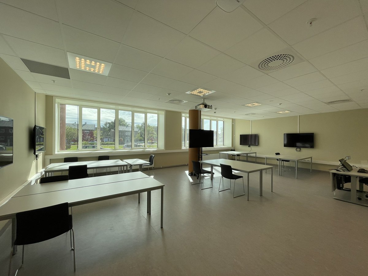 For snart 3 år siden dro <a href="/sprellnar/">Elnar Remi Holmen</a>, <a href="/johanneaadde/">Johanne Aadde</a> og jeg til Narvik for å pitche en master i informatikk i Bodø. Denne uka startet de første studentene!