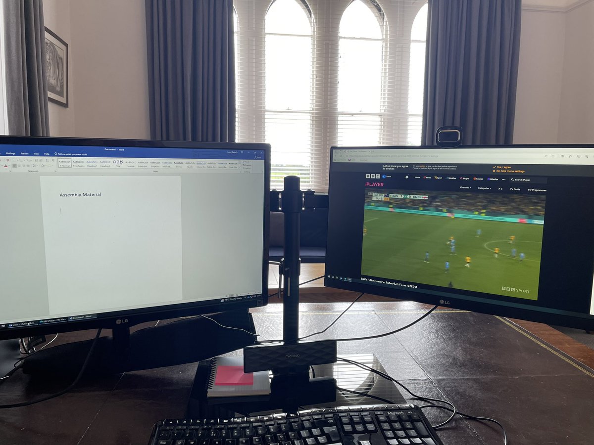 DenstoneHead's tweet photo. Thank you Lionesses 🦁 for helping me out! @EnglandFootball @Lionesses #ItStartsHere #TwoScreens https://t.co/YIxnEl67Oi