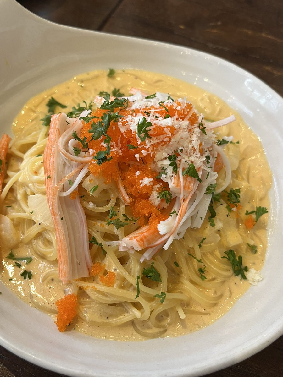 aoeymentary12's tweet image. สาวกพาสต้ามาทางนี้เลยค่ะ
วันนี้จะมาแนะนำร้านพาสต้าที่ทางเราชื่นชอบ
นั่นคือ 'พาสต้าอาม่า' นั่นเอง 🍝
รสชาติความนัวของเส้นและซอสนั้นถือว่าครบเครื่อง  ครั้งนี้ทางเราลองสั่งข้าวแซลมอน ถือว่าทำได้ดี เซอร์ไพรส์มากจริงๆ เลิฟฟฟฟ 🫶
#bkkmenu 
#คาเฟ่ราชเทวี
#reviewbkk
#pastaama