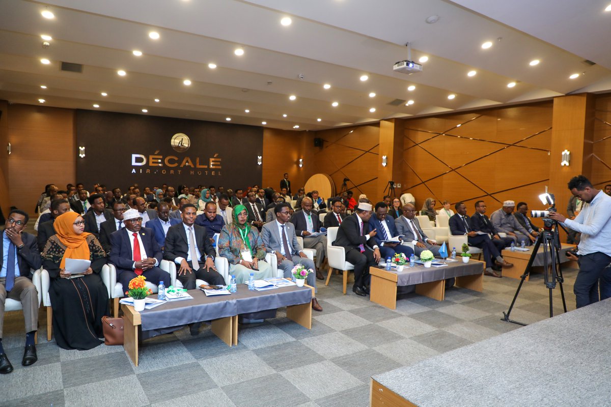MoPIED_Somalia's tweet photo. .@MoPIED_Somalia launched the Mid-term Review Report of the National Development Plan (#NDP9). The report covers progress made in the first 30 months of NDP implementation (January 2020 to June 2022). H.E. @SalahJama presided over the event. https://t.co/xUmbuQBKqL