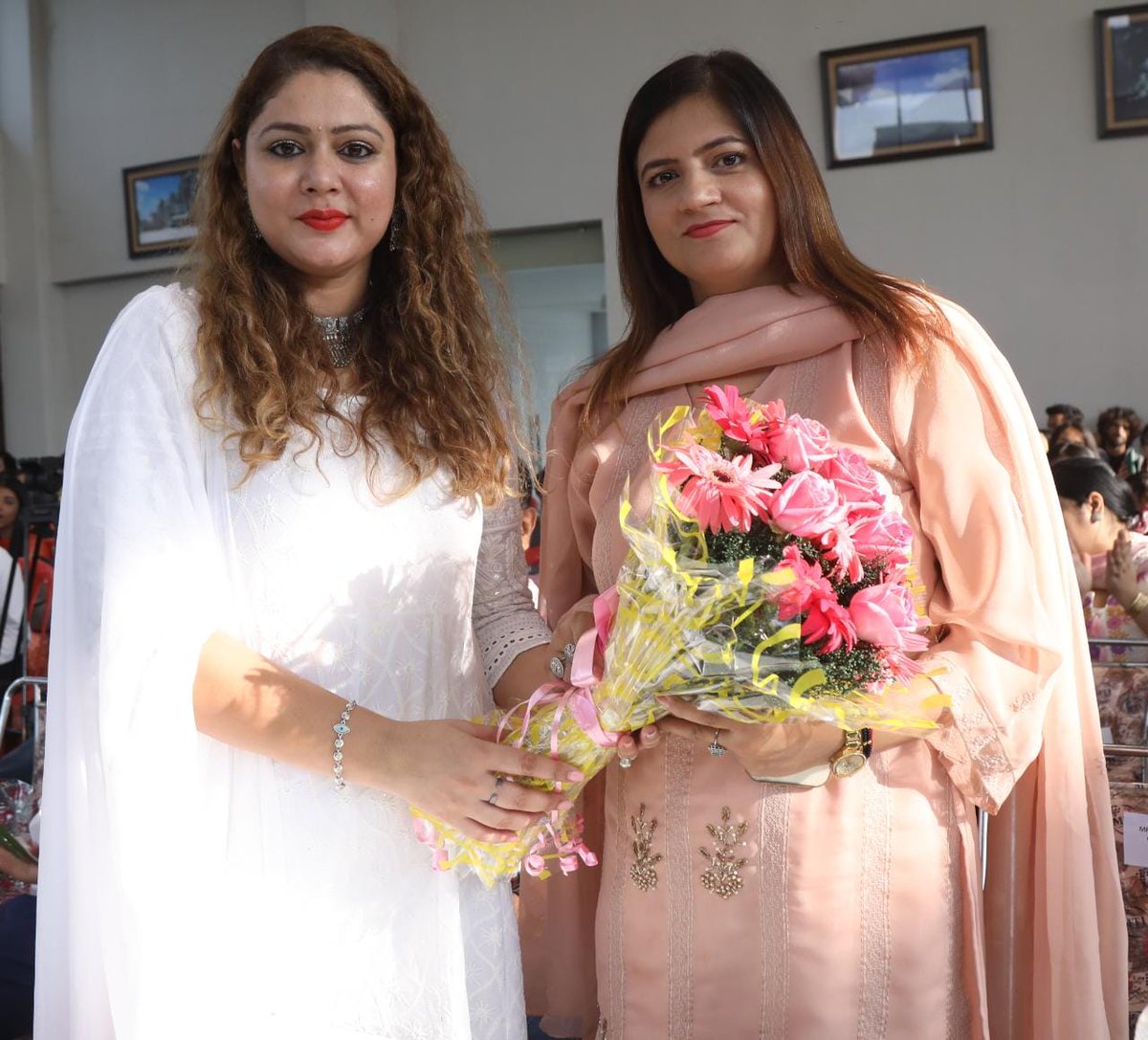 JammuGm's tweet photo. Participation of officers of DIC Jammu in Felicitation ceremony organised by Infobug with the collaboration  of Tourism Directorate Jammu and Directorate of Industries and Commerce Jammu.

#FANKAR https://t.co/uAWbwQzhTl