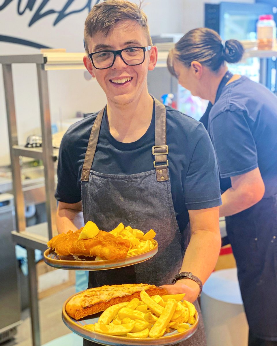 Fish & Chips or Half Pan Pizza Supper? #bestseller #lunchisserved #dinein #bookyourtable #takeaway #preorder #popin #tastytreats #chipshop #classics #giacopazzisfishandchips #giacopazzisofeyemouth