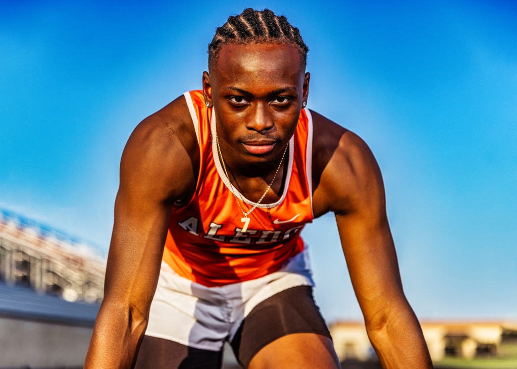 kristinmmoments's tweet image. It's Aledo's first day of school! It's officially SENIOR SZN! 😎
Wishing everyone an amazing school year!

#Aledo #AledoPhotographer #AledoProgram #school #trackandfield #FWCamera #Sportraits #SportsPhotos #ahs #Sportphotographer #Texasphotographer