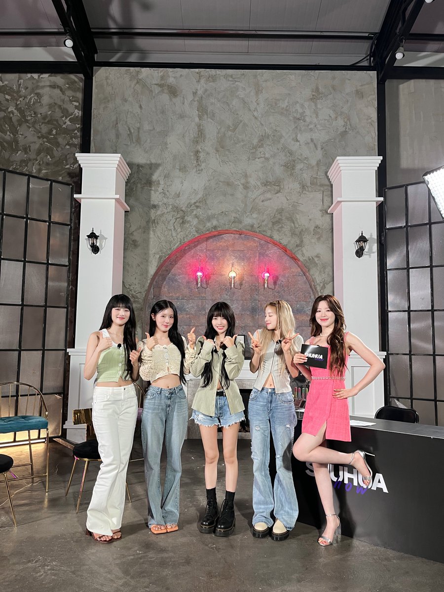 official_i_dle's tweet image. [📸] #G맘대로아이들 ★특별편성★ SHUHUA SHOW

MC 슈프리, 그리고 초특급 게스트 (여자)아이들과 함께했던 SHUHUA SHOW 💕
다음 주에도 더욱 재밌는 에피소드로 찾아올 테니 기대 많이 해주세요! 🤭

#여자아이들 #GIDLE
#지맘대로아이들