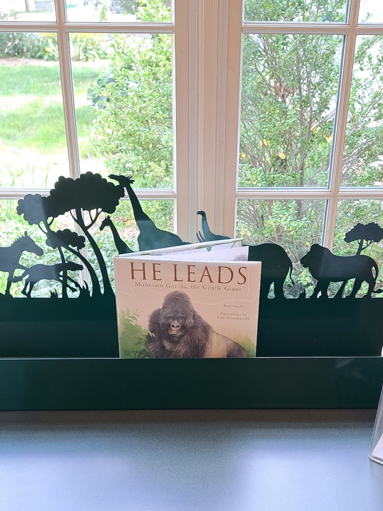 I love spotting twitter author friends. Here are <a href="/June_Smalls/">June Smalls - Children's Author</a> and Yumi Shimokawara at <a href="/LititzLib/">Lititz Library</a> in Lititz, PA! <a href="/familiustalk/">Familius</a>