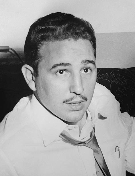 oscar_esp1's tweet photo. 16 de agosto de 1952. Fidel y Abel Santamaría crean la jefatura del movimiento revolucionario que organizaría el asalto a las fortalezas militares de Santiago de Cuba y Bayamo el 26 de julio del siguiente año.
#FidelPorSiempre 
#SiempreEs26
#CubaHonra https://t.co/xqPOEdsXsl