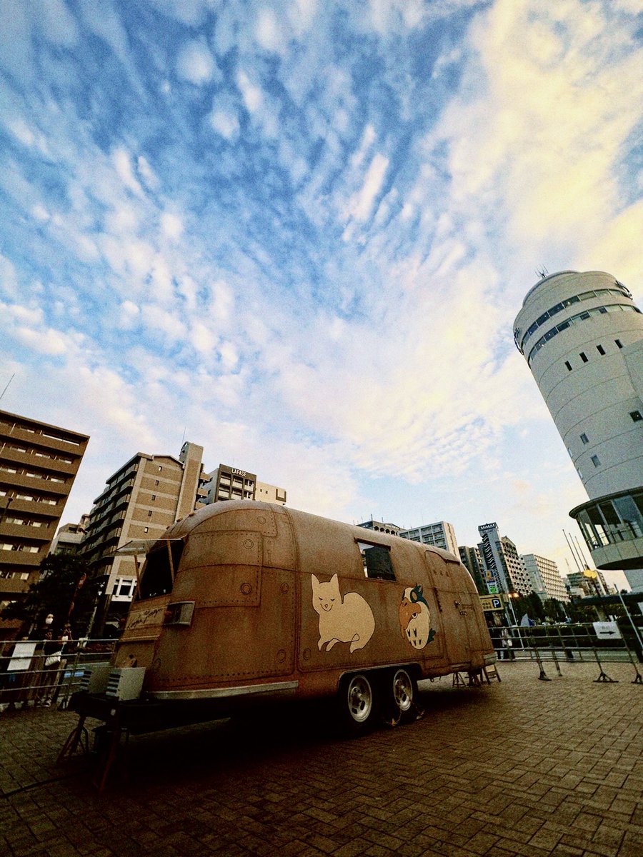 necochan_bus's tweet photo. 福岡国際会議場横イベントスペースでの展示が終了🚌
 
ご来場いただいた皆様ありがとうございました！
 
フォトスポット展示は本日で終了💨
明日より週末の走行に向けて東京へ🚌

交通状況を鑑み走行詳細に関しては改めて告知させていただきます✍️

#米津玄師  #地球儀  #リイシューねこちゃんバス https://t.co/yZC9uRvJ8a