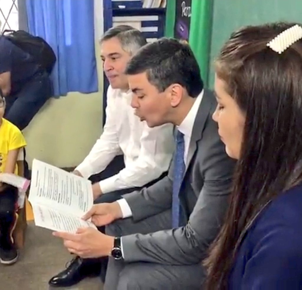 "Había una vez un Ministerio de la Niñez y la Adolescencia, que fue eliminado para destinar dinero a los negocios de los amigos..."