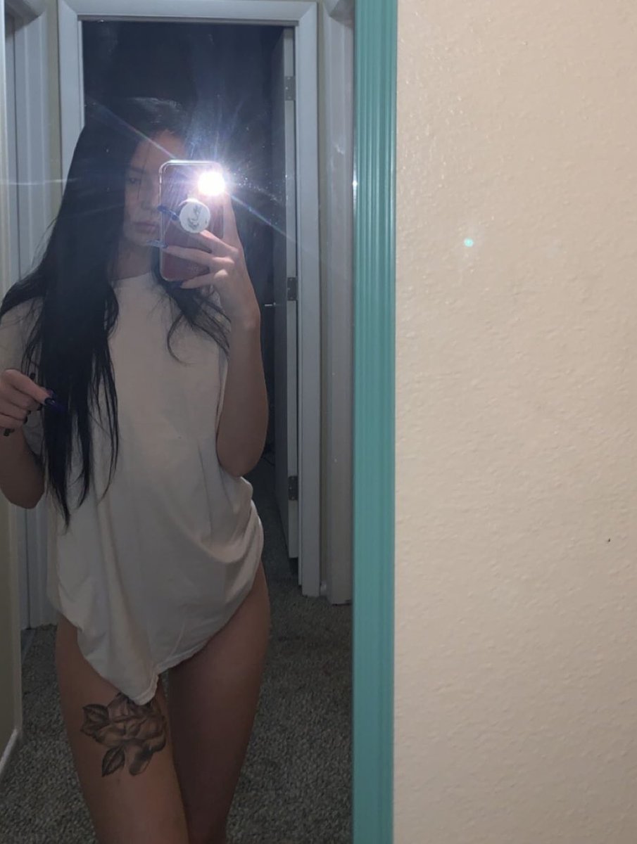 I’m back in town to take over and drain every last penny in your wallet 💳 

follow and rt if you would let me spit in your mouth 🤡

#findom #femdom #paypig #finsub #feet #blackmail
